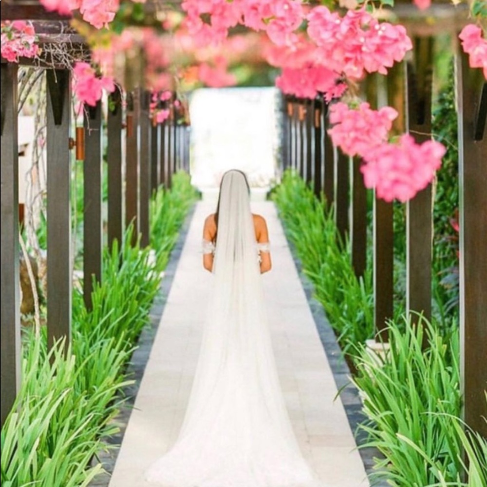 Toni Federici spanish tulle silk white Arabia veil